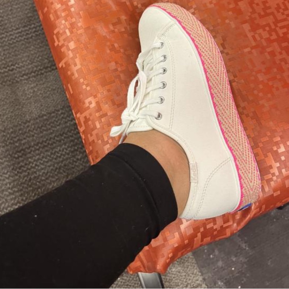 Keds triple kick Sneakers with jote sole. Ladies size 6. Euc. White w pink